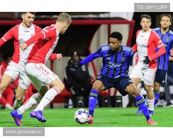 阿贾克斯调整战术策略，状态回暖以期重新找回联赛胜利轨迹