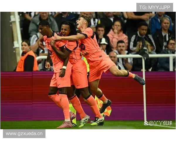 巴萨进攻体系依赖边路现象延续,战术平衡性对赛季表现影响逐步显现 巴萨进攻体系依赖边路现象延续,战术平衡性对赛季表现影响逐步显现